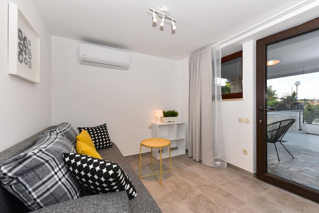 Mediterraneo Garden Apartments Petrcane Esterno foto