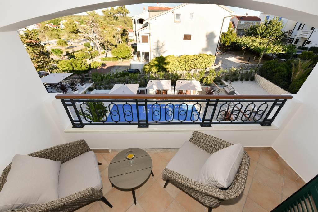 Mediterraneo Garden Apartments Petrcane Esterno foto